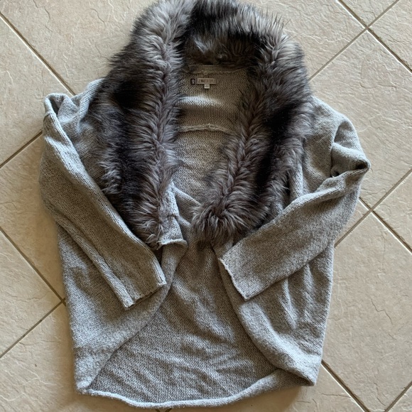 Cocoon knit sweater w removable faux fur - Picture 1 of 2